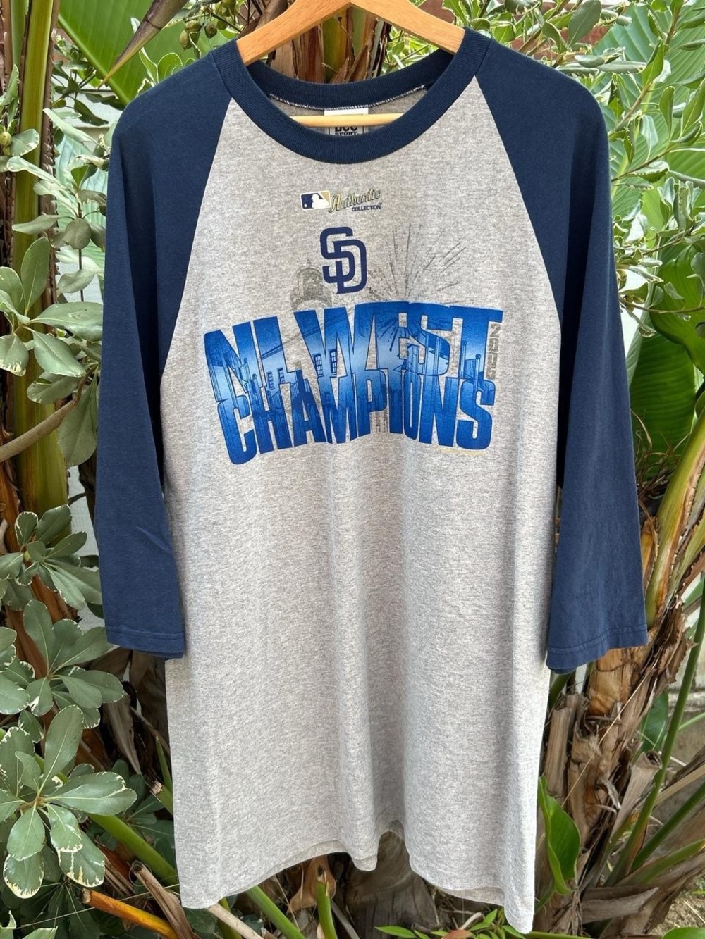 Vintage 2005 San Diego Padres NL West Champions Lee Sport Raglan Shirt L 21.5x32